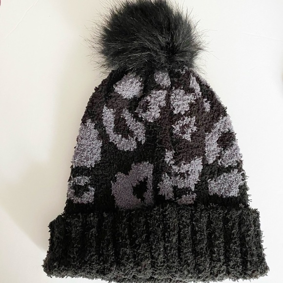 NWOT Black and Gray Leopard Beanie Hat - Picture 2 of 2